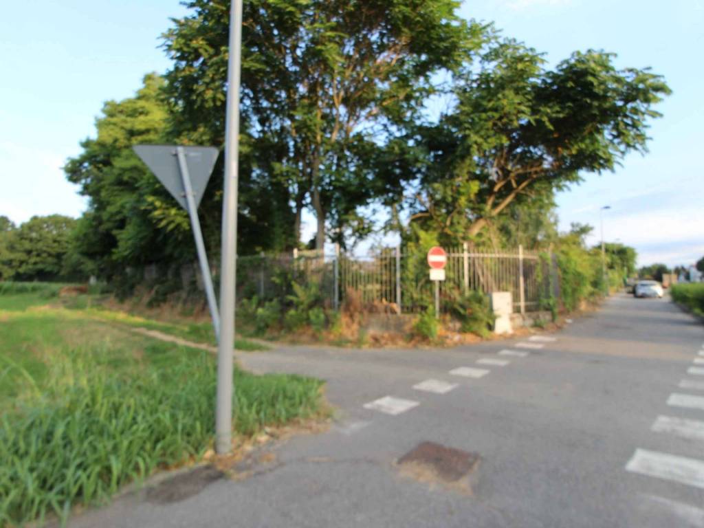 terreno agricolo in vendita a Cassinetta di Lugagnano