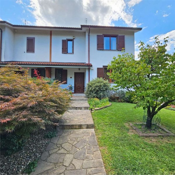 casa indipendente in vendita a Cassinetta di Lugagnano