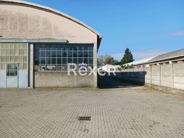 locale commerciale in vendita a Cassinetta di Lugagnano