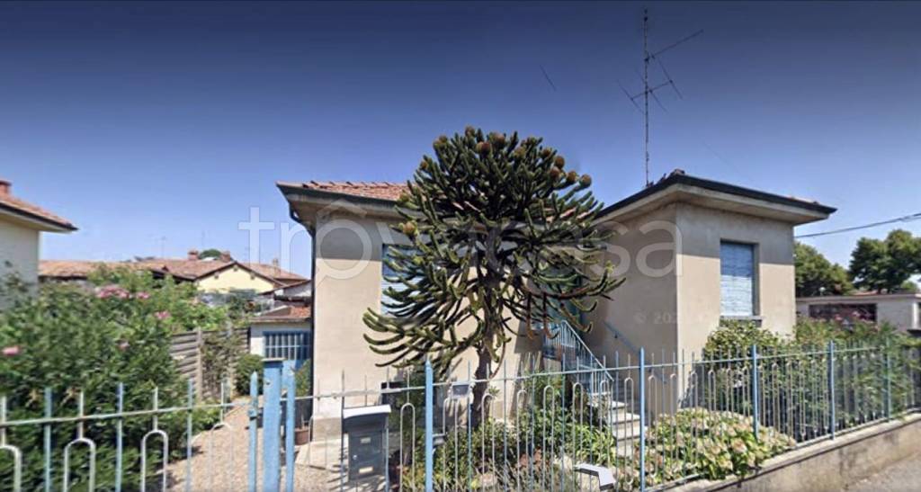 casa indipendente in vendita a Cassinetta di Lugagnano