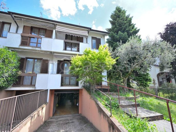 casa indipendente in vendita a Cassinetta di Lugagnano