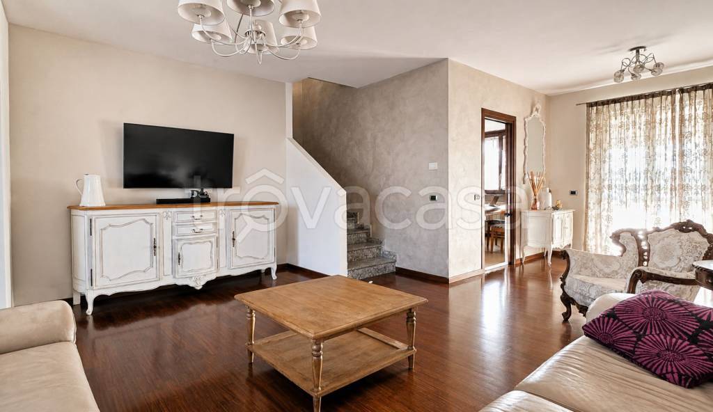 casa indipendente in vendita a Cassinetta di Lugagnano