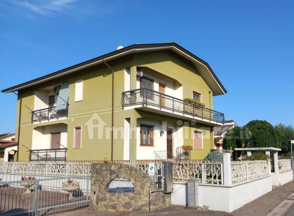 casa indipendente in vendita a Castano Primo