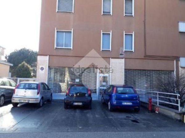 negozio in vendita a Castano Primo