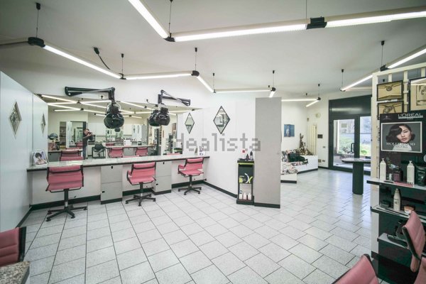 negozio in vendita a Castano Primo