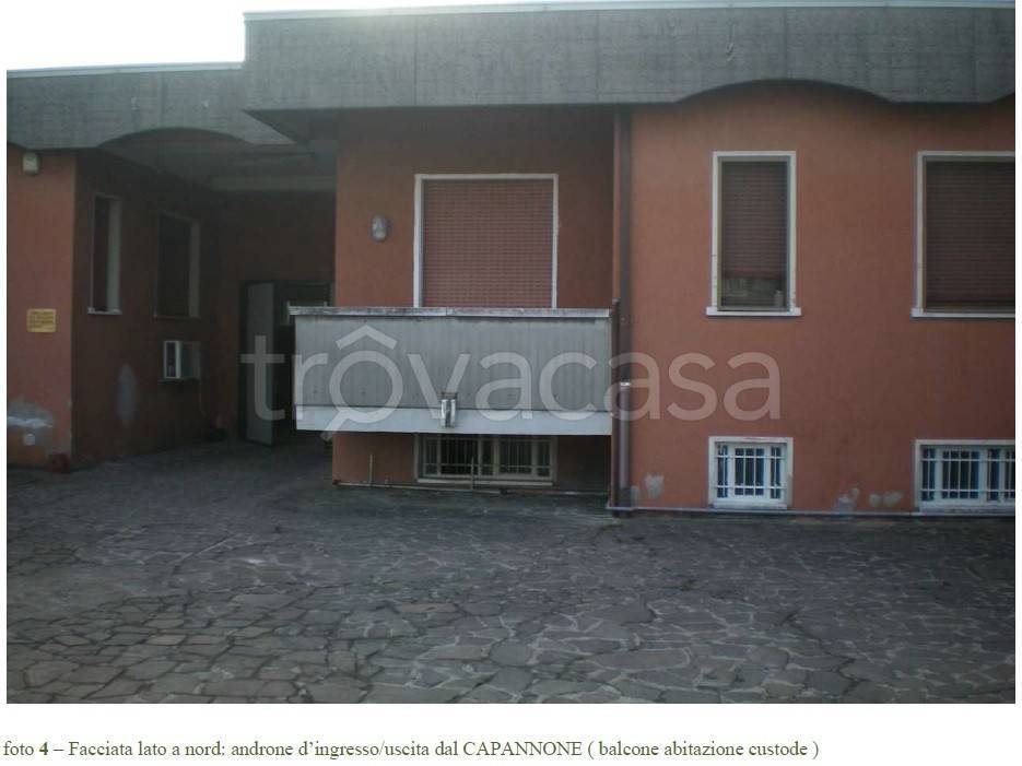 locale commerciale in vendita a Castano Primo