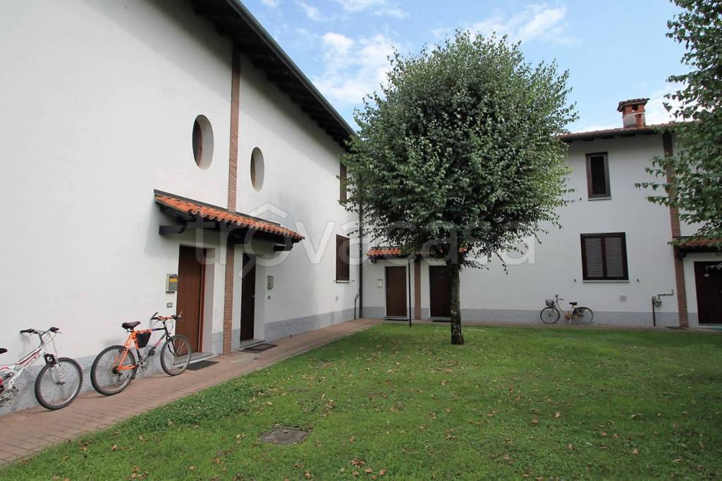 casa indipendente in vendita a Castano Primo