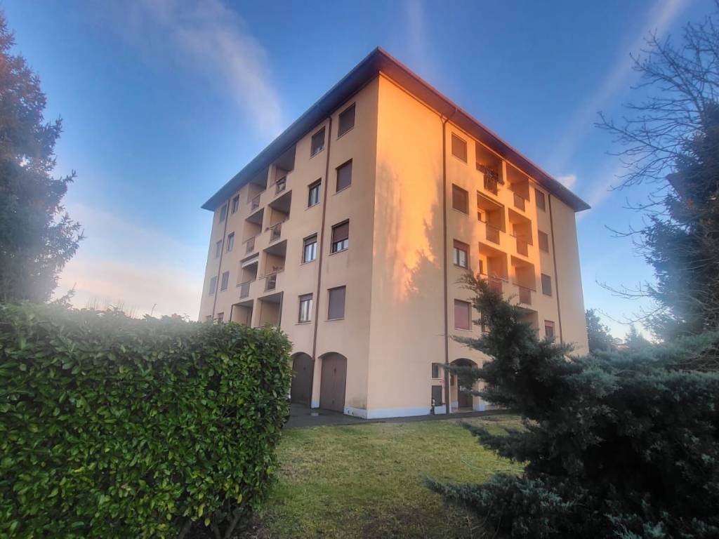 appartamento in vendita a Castano Primo