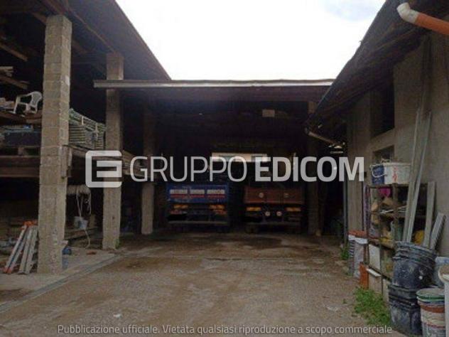 locale commerciale in vendita a Castano Primo