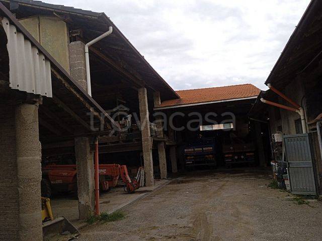 locale commerciale in vendita a Castano Primo