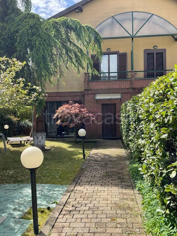 casa indipendente in vendita a Castano Primo