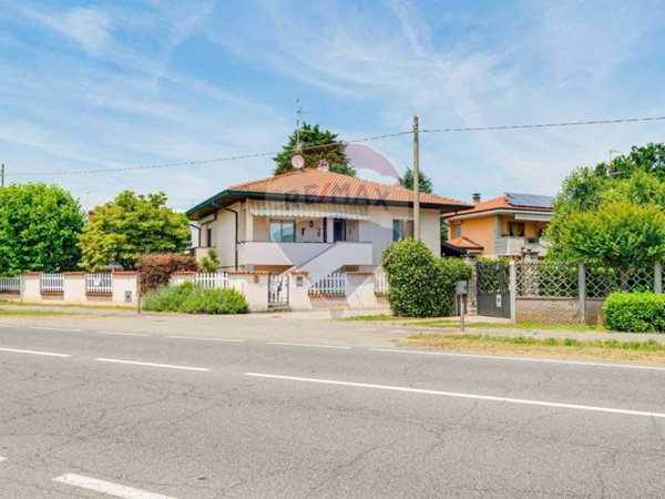 casa indipendente in vendita a Castano Primo