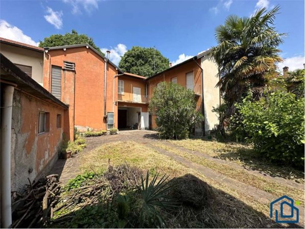intera palazzina in vendita a Castano Primo