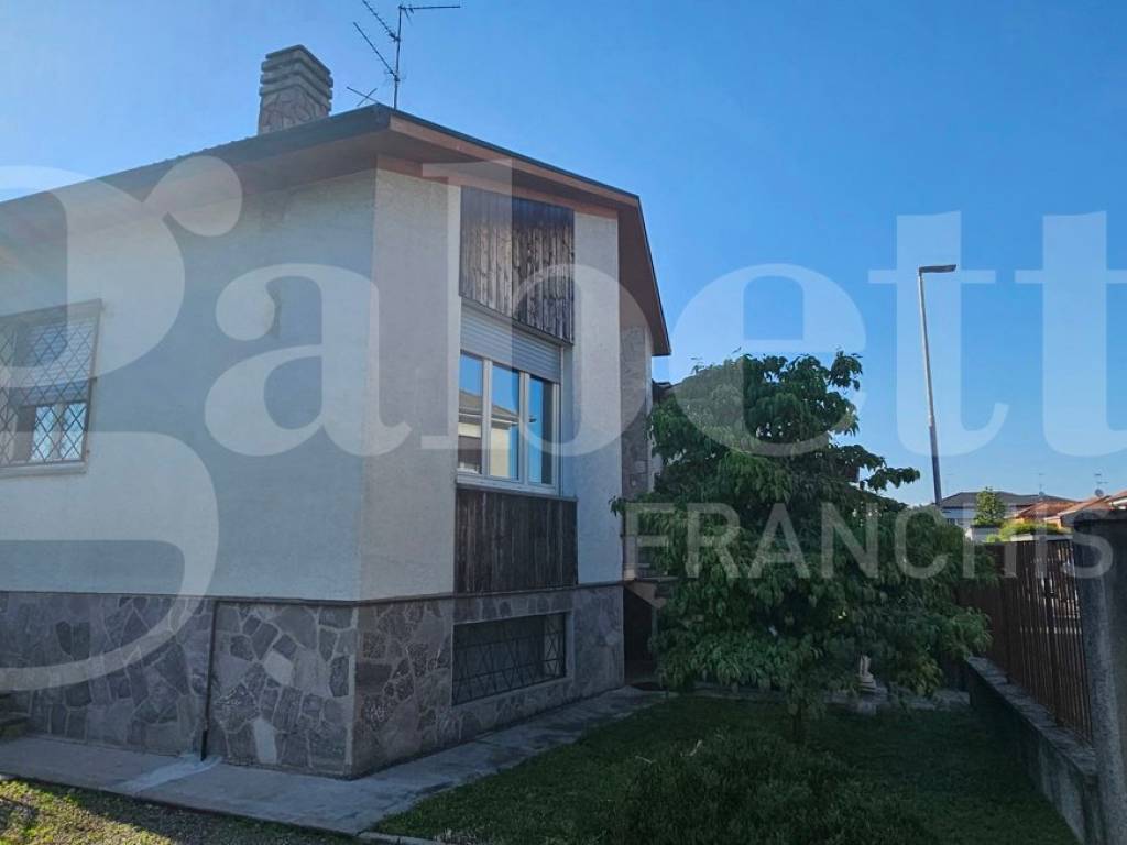 casa indipendente in vendita a Castano Primo