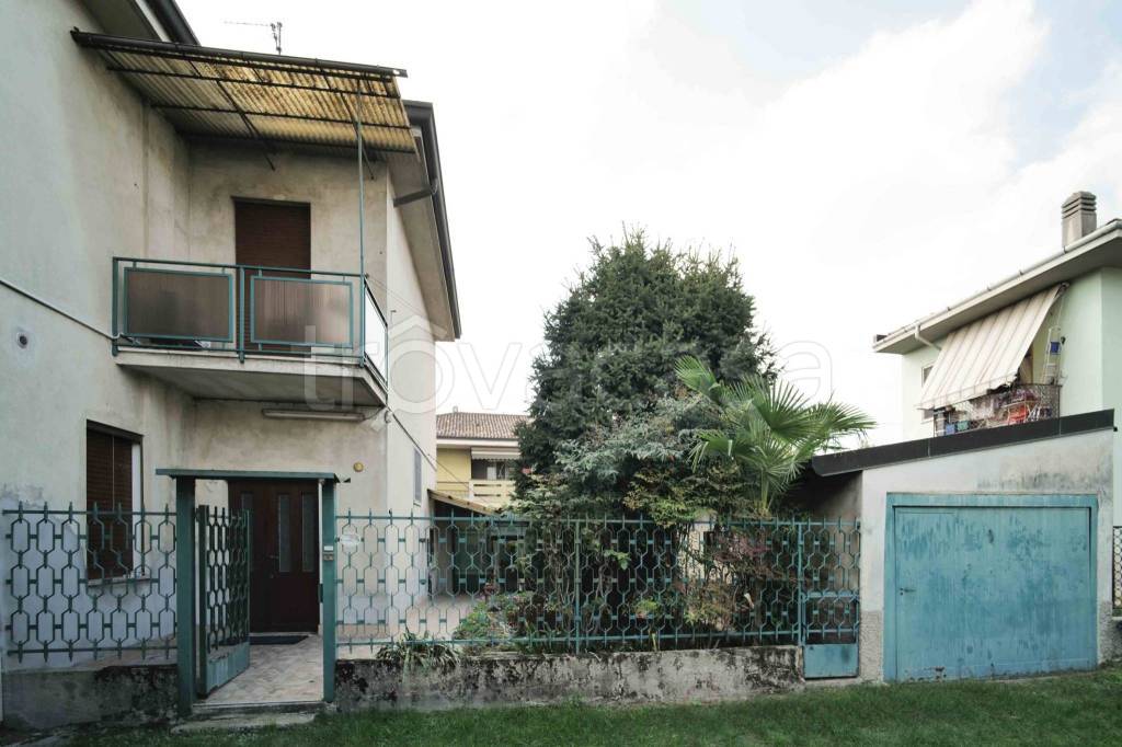 casa indipendente in vendita a Castano Primo