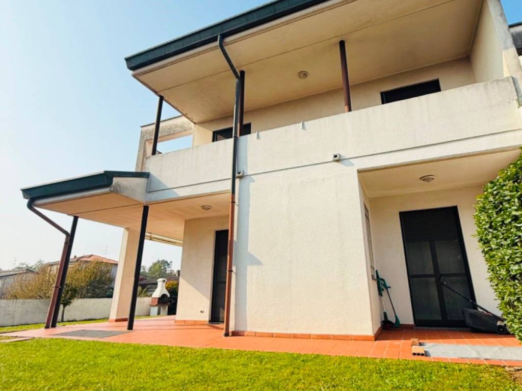 casa indipendente in vendita a Castano Primo