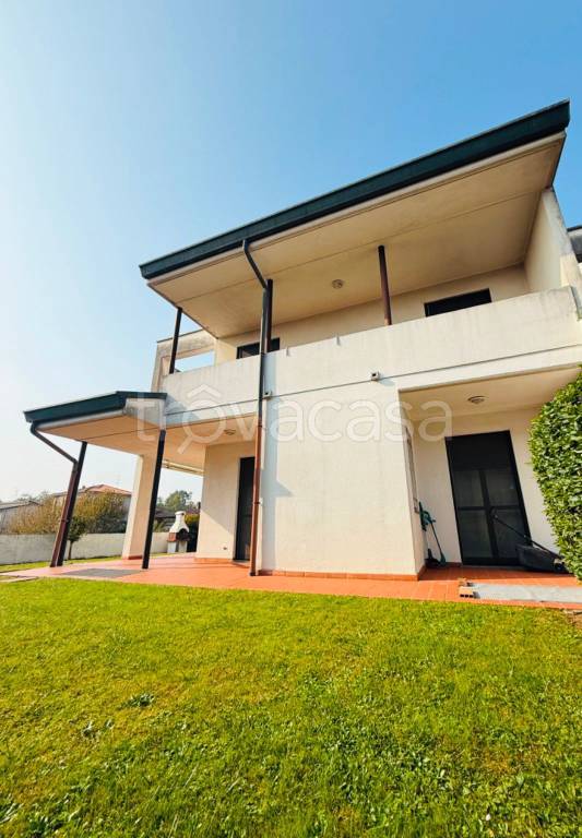 casa indipendente in vendita a Castano Primo