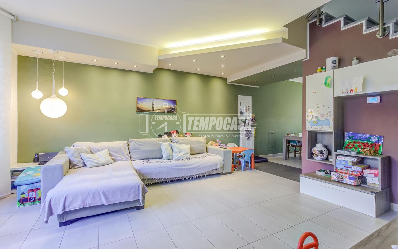 casa indipendente in vendita a Castano Primo