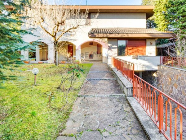 casa indipendente in vendita a Castano Primo