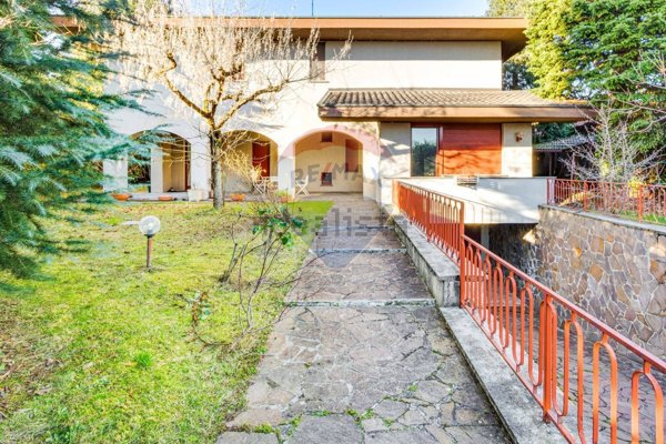 casa indipendente in vendita a Castano Primo