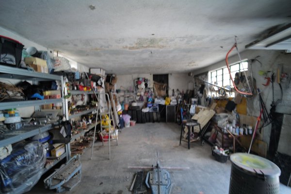 locale di sgombero in vendita a Castano Primo