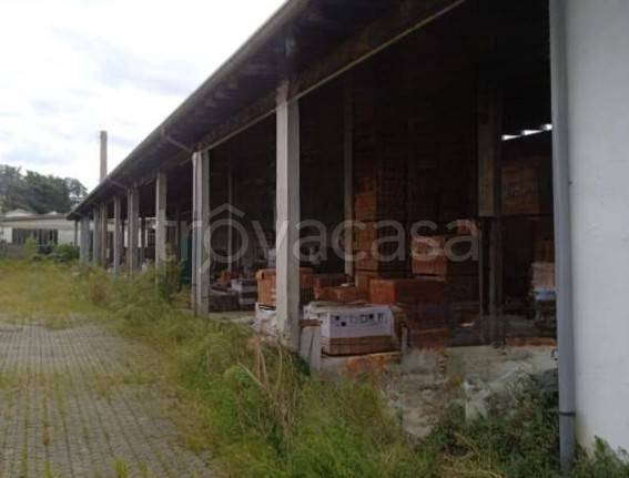 locale commerciale in vendita a Castano Primo