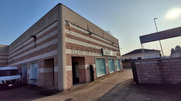 negozio in vendita a Castano Primo