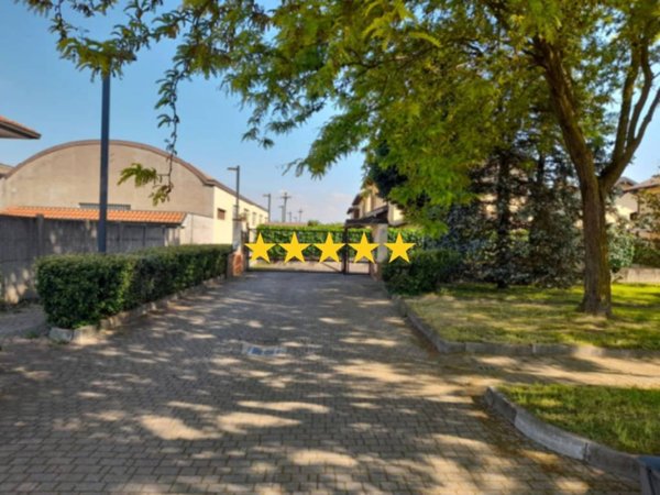 casa indipendente in vendita a Castano Primo