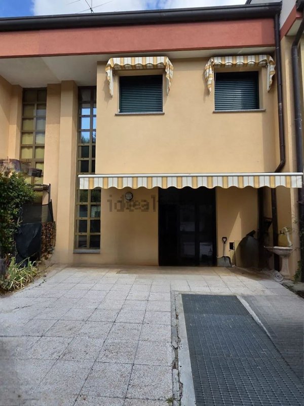 casa indipendente in vendita a Castano Primo