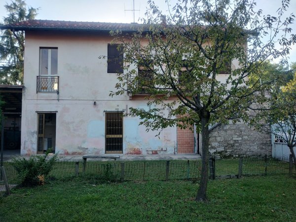 casa indipendente in vendita a Castano Primo