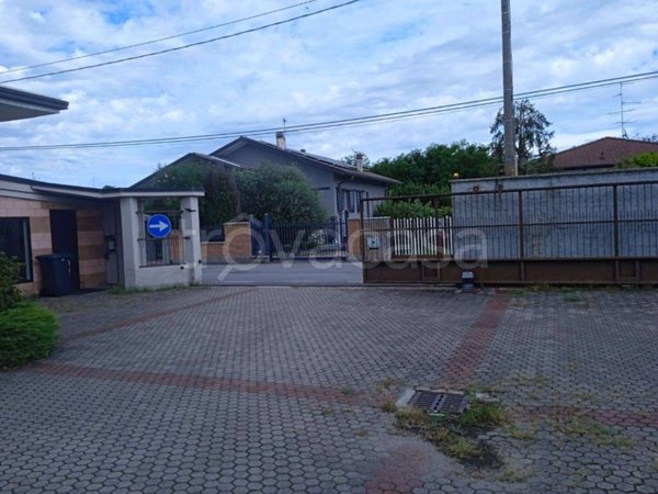 negozio in vendita a Castano Primo