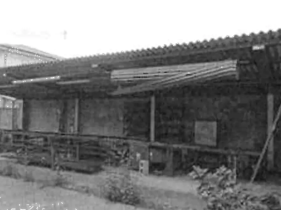 locale di sgombero in vendita a Castano Primo