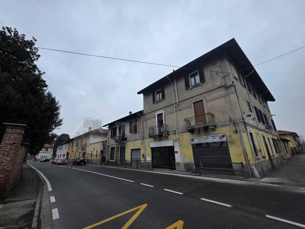 negozio in vendita a Castano Primo