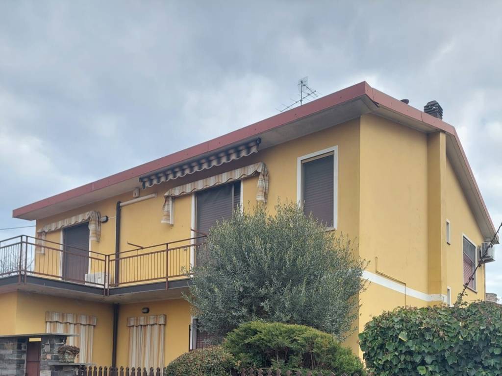 casa indipendente in vendita a Castano Primo