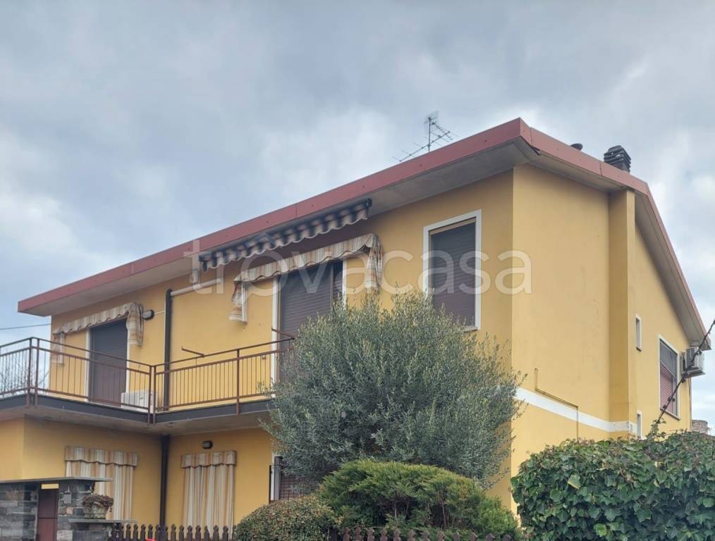 casa indipendente in vendita a Castano Primo