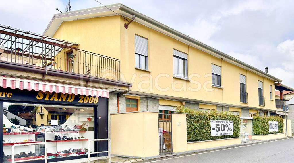 negozio in vendita a Castano Primo