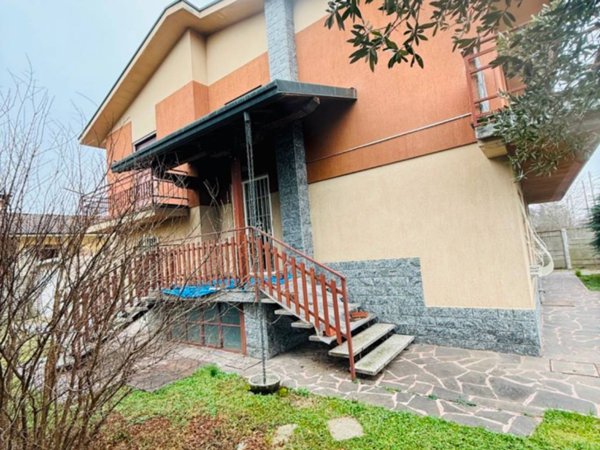 casa indipendente in vendita a Castano Primo