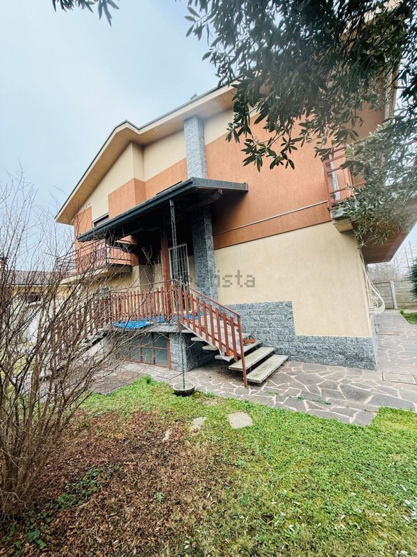 casa indipendente in vendita a Castano Primo