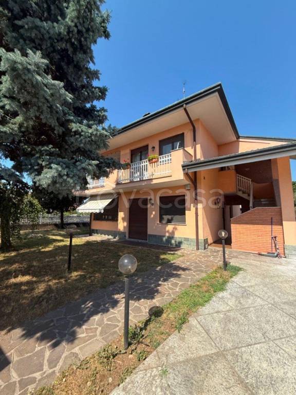 casa indipendente in vendita a Castano Primo