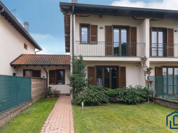 casa indipendente in vendita a Castano Primo