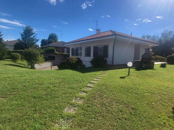 casa indipendente in vendita a Castano Primo