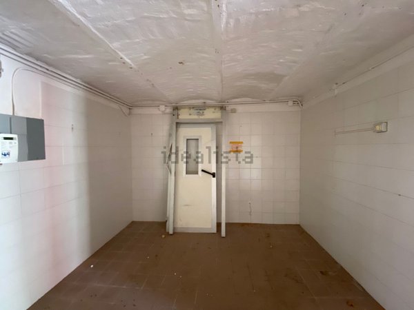 locale commerciale in vendita a Castano Primo