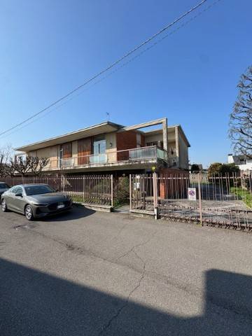 casa indipendente in vendita a Castano Primo