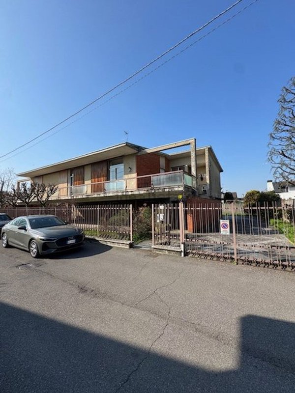 casa indipendente in vendita a Castano Primo