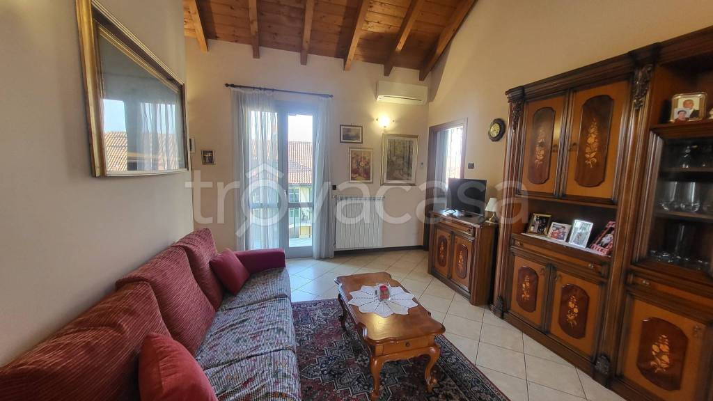 appartamento in vendita a Castano Primo
