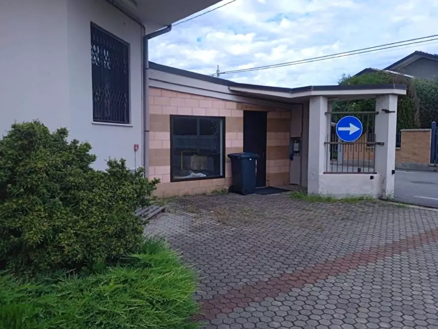 locale commerciale in vendita a Castano Primo