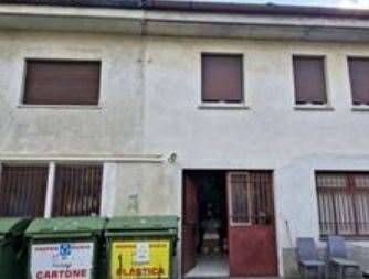 locale di sgombero in vendita a Castano Primo