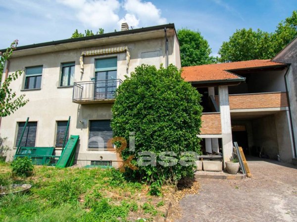 casa indipendente in vendita a Castano Primo