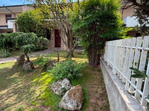 casa indipendente in vendita a Castano Primo
