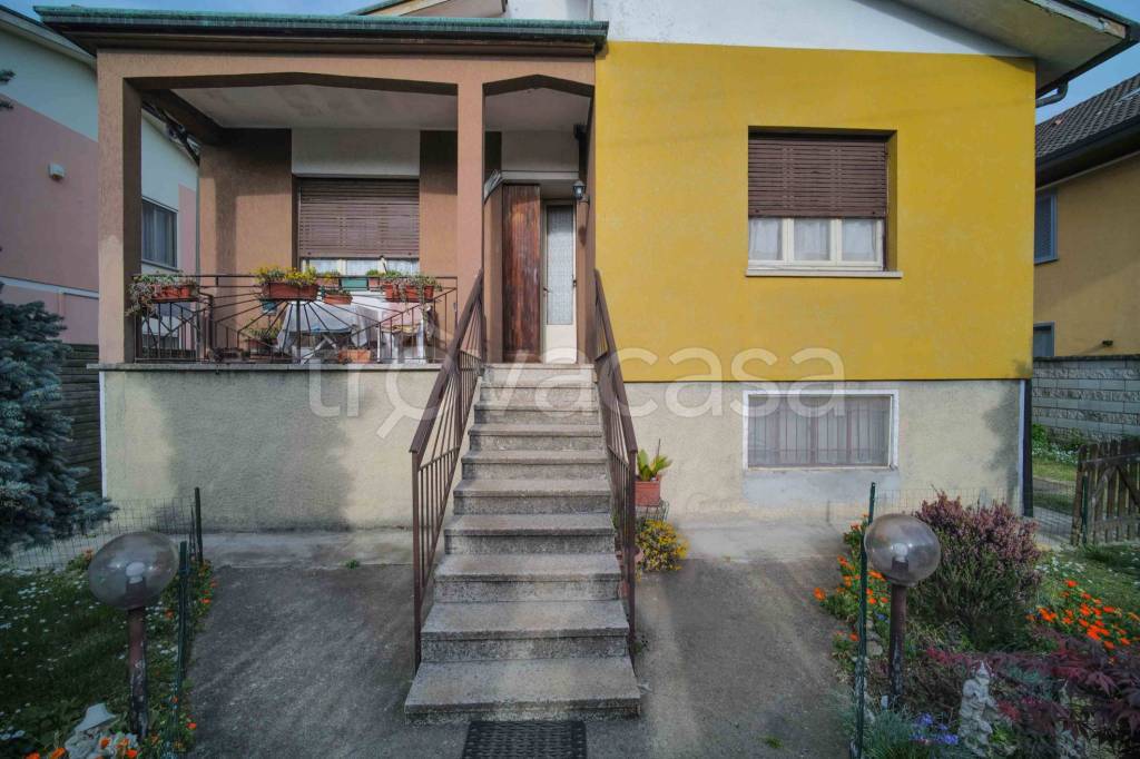 casa indipendente in vendita a Castano Primo